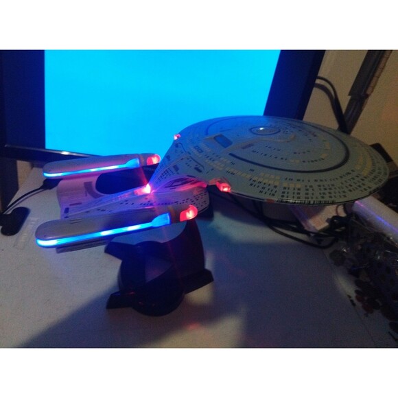 Star Trek Starship Legends Diamond Select USS Enterprise NCC-1701-D - No Box - Picture 10 of 11